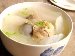 大骨头汤的做法(玉米大骨头汤的做法)