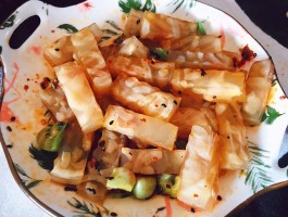 肉皮冻的做法大全家常(肉皮冻的做法大全家常做法视频窍门图片)