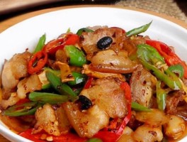 小炒肉的家常做法(小炒肉的做法 最正宗的做法)