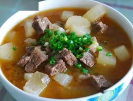 牛肉炖萝卜(牛肉炖萝卜的做法怎样又烂又软)