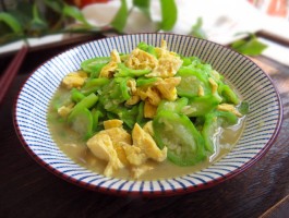 丝瓜炒鸡蛋(丝瓜炒鸡蛋怎么炒好吃视频)