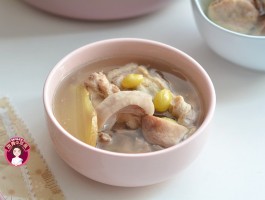 白果炖鸡的做法(白果炖鸡的做法视频)