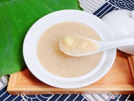 莲子粥的做法(桂圆莲子粥的做法)