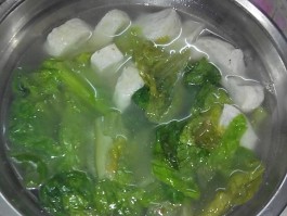 鱼丸汤的做法(青菜鱼丸汤的做法)