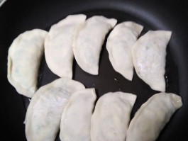 煎饺的做法(冻饺子做煎饺的做法)