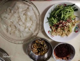凉皮的制作方法视频(凉皮的制作方法视频教程)