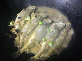 家常焖黄花鱼(家常焖黄花鱼图片)