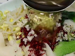 油泼面做法步骤(油泼面做法步骤图片)