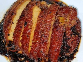 梅菜扣肉的做法最正宗的做法(梅菜扣肉的做法最正宗的做法视频教程)
