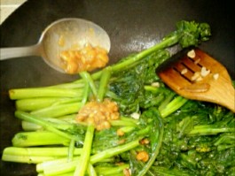 菜心怎么炒(蒜泥菜心怎么炒)