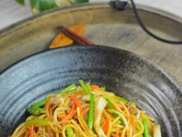 肉丝炒面(肉丝炒面条的家常做法)