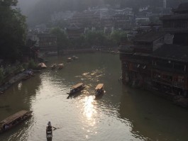 洛阳到凤凰古城最新旅游资讯(洛阳到凤凰古城的火车站时刻表)