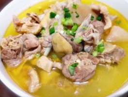 酸萝卜鸭子汤(酸萝卜鸭子汤可以放山药吗)