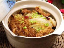 白菜炖粉条的家常做法(五花肉白菜炖粉条的家常做法)