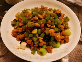 宫保鸡丁制作方法(宫保鸡丁制作方法及配料视频)