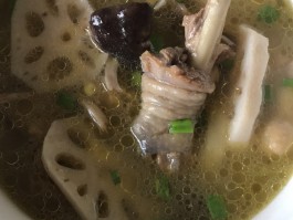 香菇炖鸡的做法(竹笋香菇炖鸡的做法)