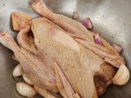 整鸡的做法大全(整鸡的做法大全家常菜做法)