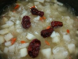 雪梨银耳汤的做法(雪梨银耳汤的做法大全)
