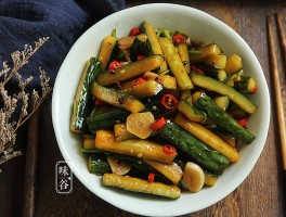腌黄瓜咸菜的做法(秋天腌黄瓜咸菜的做法)