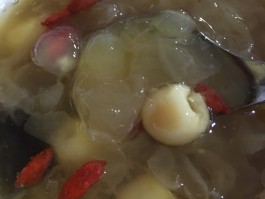 关于银耳莲子汤的做法的信息