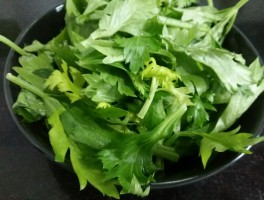 芹菜叶的做法(凉拌芹菜叶的做法)