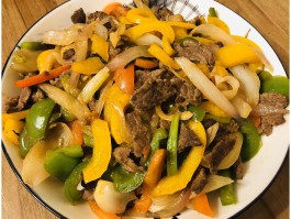 炒牛肉的做法(番茄炒牛肉的做法)