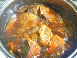 五香牛肉的做法(五香牛肉的做法及配料卤制)