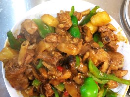 黄焖鸡的做法最正宗的做法(云南黄焖鸡的做法最正宗的做法)