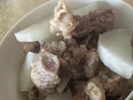 萝卜炖排骨(萝卜炖排骨怎么做好)