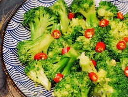 凉拌西兰花(凉拌西兰花怎么拌才好吃)