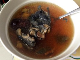 乌鸡汤怎么炖最有营养(经期乌鸡汤怎么炖最有营养)
