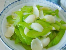 西芹百合(西芹百合腰果怎么炒菜好吃)