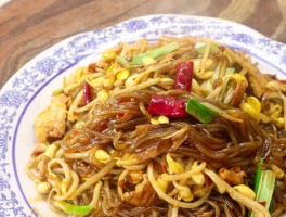 黄豆芽炒粉条的做法(黄豆芽炒粉条的做法视频)