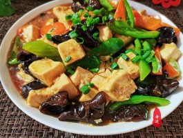 红烧豆腐的家常做法(红烧豆腐的家常做法视频)