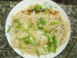 金针菇的做法(金针菇的做法大全家常蒜蓉金针菇)