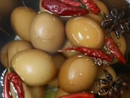 腌鸡蛋出油最好的方法(腌鸡蛋出油最好的方法阳光照射)