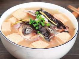 鱼头豆腐汤的家常做法(鱼头豆腐汤的家常做法简单)