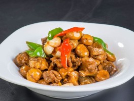 板栗炖鸡的做法(板栗炖鸡的做法与功效)