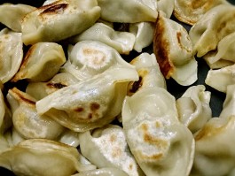 锅贴的做法(玉米锅贴的做法)