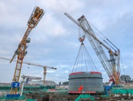 全球首个陆上商用小型反应堆「玲龙一号」核心模块吊装成功，具有什么意义？它为什么被称为「核能充电宝」？的简单介绍