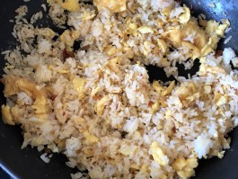 蛋炒饭做法(红萝卜蛋炒饭做法)