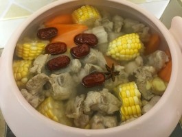 山药胡萝卜排骨汤(竹荪山药胡萝卜排骨汤)