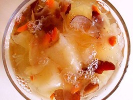冰糖银耳汤(冰糖银耳汤的正宗做法)
