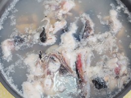 安康鱼炖豆腐(安康鱼炖豆腐的做法大全窍门)