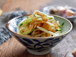 海蜇皮的做法(豆芽炒海蜇皮的做法)