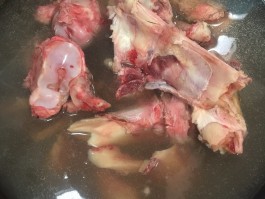 牛骨汤的做法(牛大力煲牛骨汤的做法)
