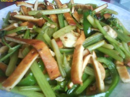 香干炒芹菜的做法(香干炒芹菜做法告诉我)