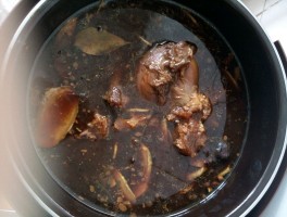五香牛肉的做法(五香牛肉的做法最正宗的做法视频窍门)