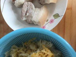酸菜白肉的做法(酸菜白肉的做法 最正宗的做法图片)