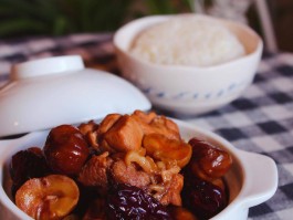 栗子炖鸡(栗子炖鸡的功效和作用)